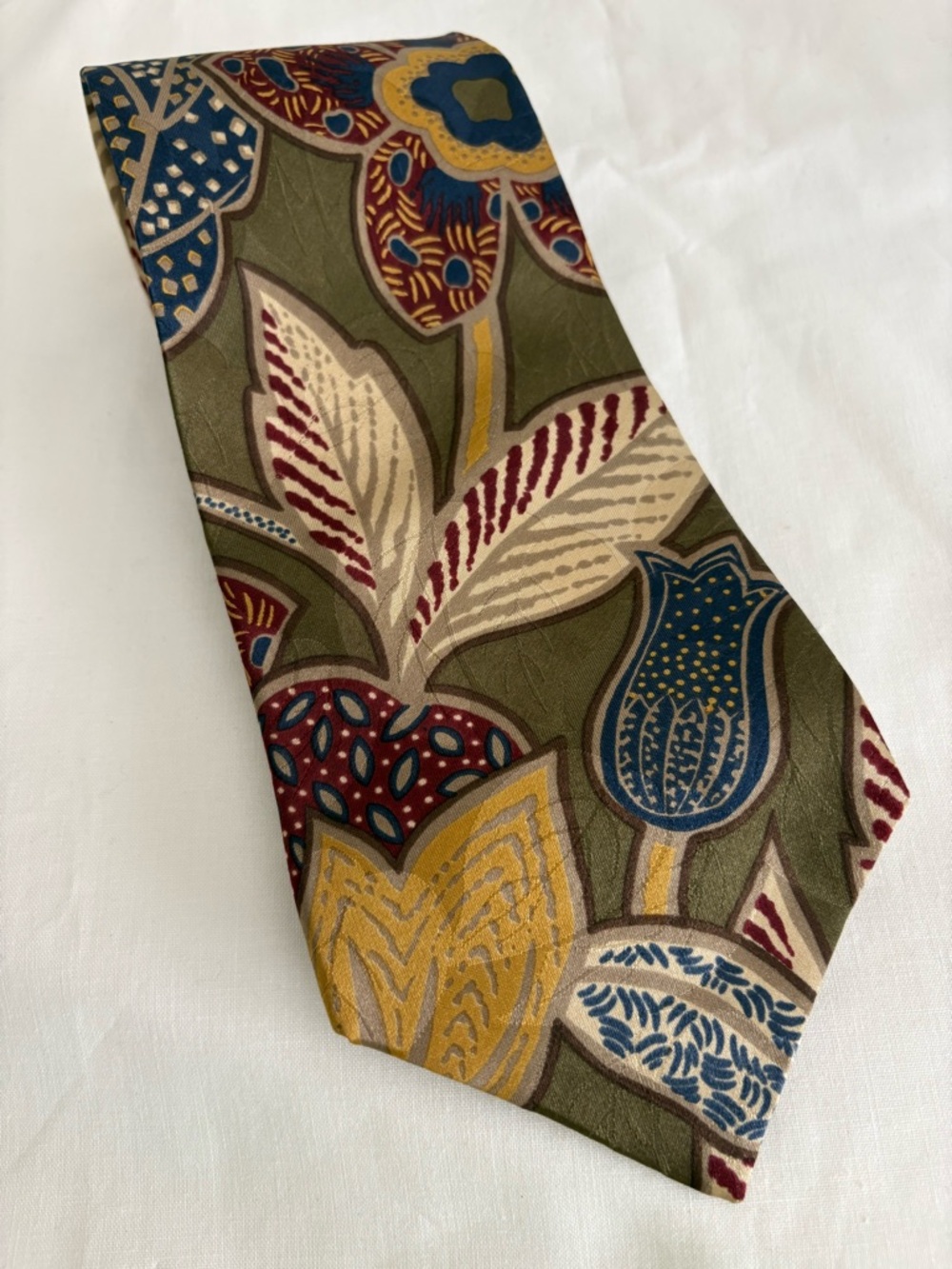 erreuno Milano Silk Tie Made in USA Olive Green Large Paisley Design 3.75"x56"